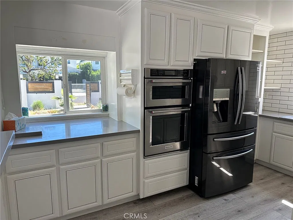 6 bed, 2148 sqft, $5,900 — Photo 3