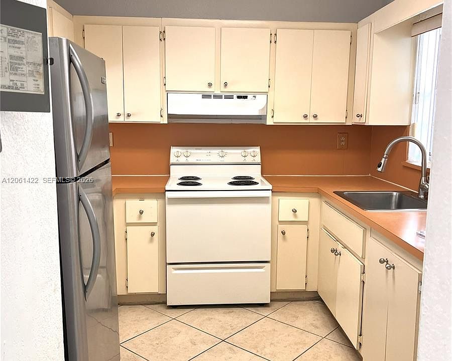 1st image of 401 NW 72nd Ave APT 304-B