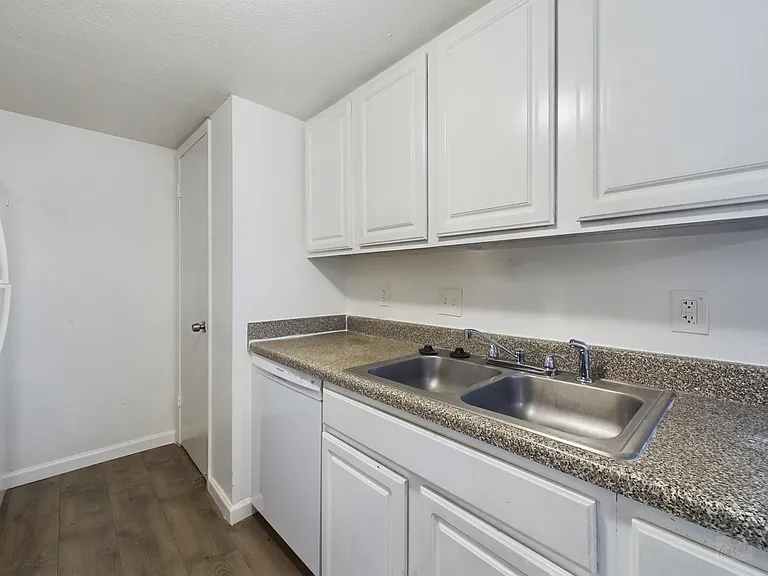 2124 Burton Dr #140 — Photo 12