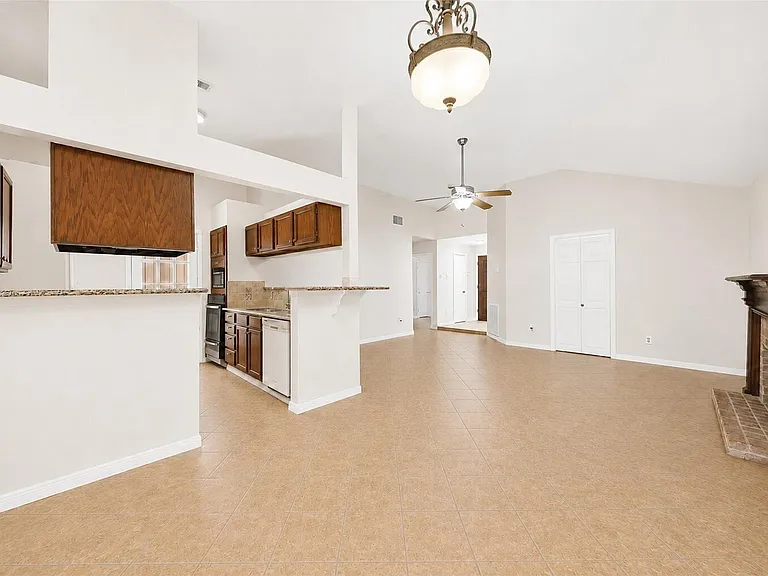 7518 Alcomita Dr — Photo 10