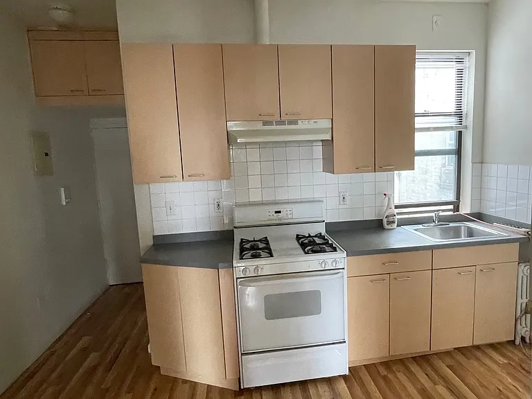 618 Fairview Ave #3B — Photo 2