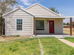 212 W 2nd St, Hale Center, TX 79041