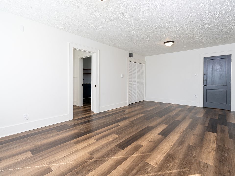 1st image of 423 N Emporia Ave #11281617