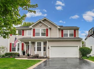 437 N Crooked Lake Ln, Lindenhurst, IL 60046