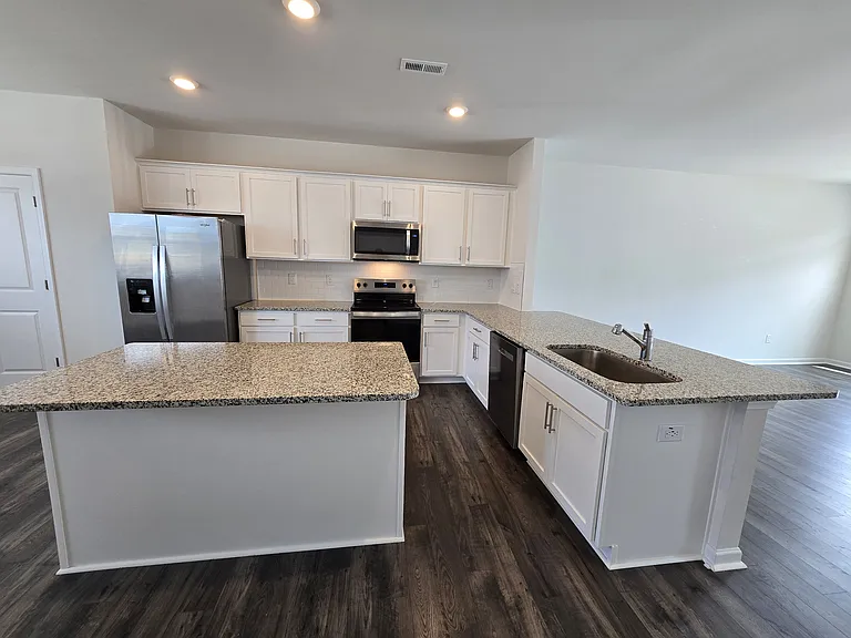 803 Washington St — Photo 4