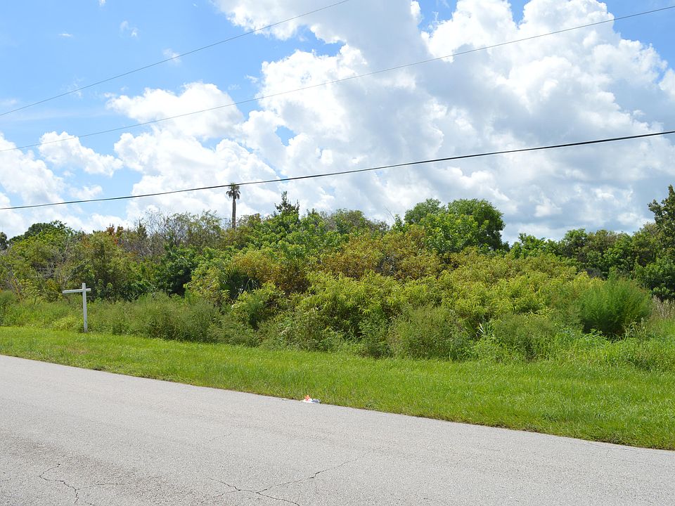 2nd image of 482 SE Essex Drive