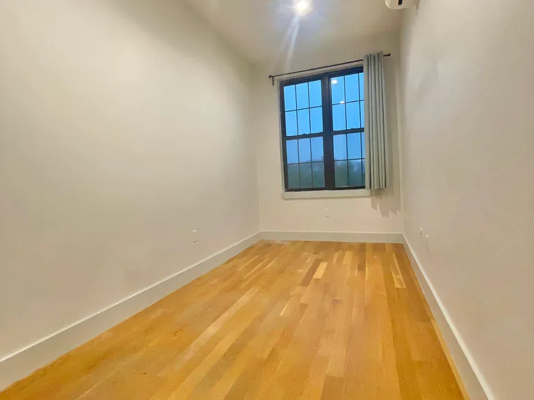239 Scholes St #2LL — Photo 16