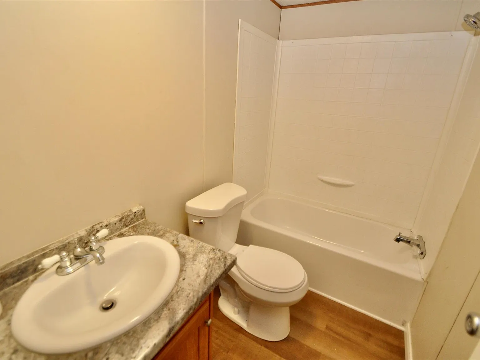 3 bed, 2.0 bath, 1311 sqft, $1,400 — Photo 4