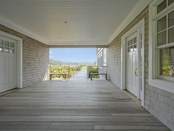 3rd image of 4 Horse Meadow Ln