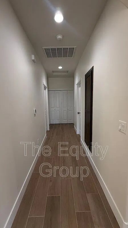 3 bed, 2.0 bath, 1321 sqft, $2,200 — Photo 4