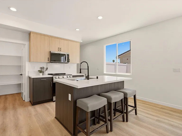 5824 Persepolis Ct — Photo 11