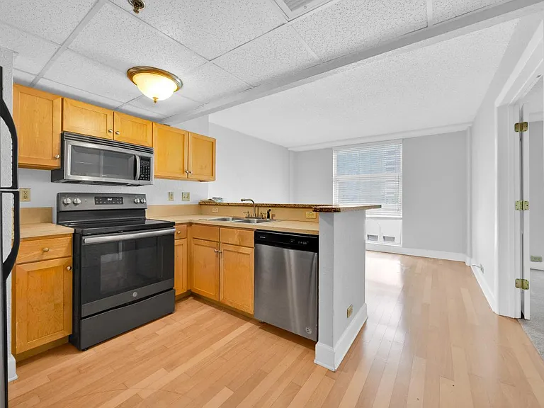 151 E Washington St #507 — Photo 5