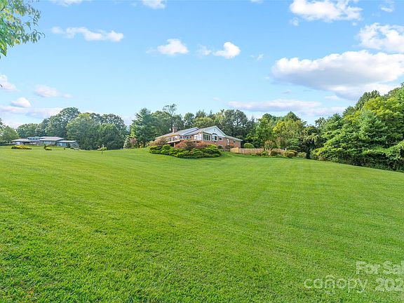 3rd image of 7 Chantilly Pl