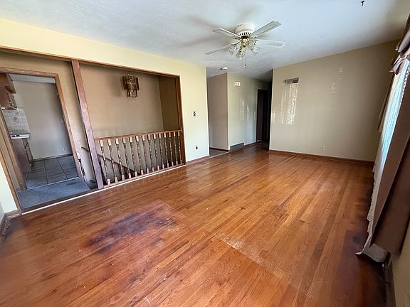 2nd image of 829 La Shelle Ln