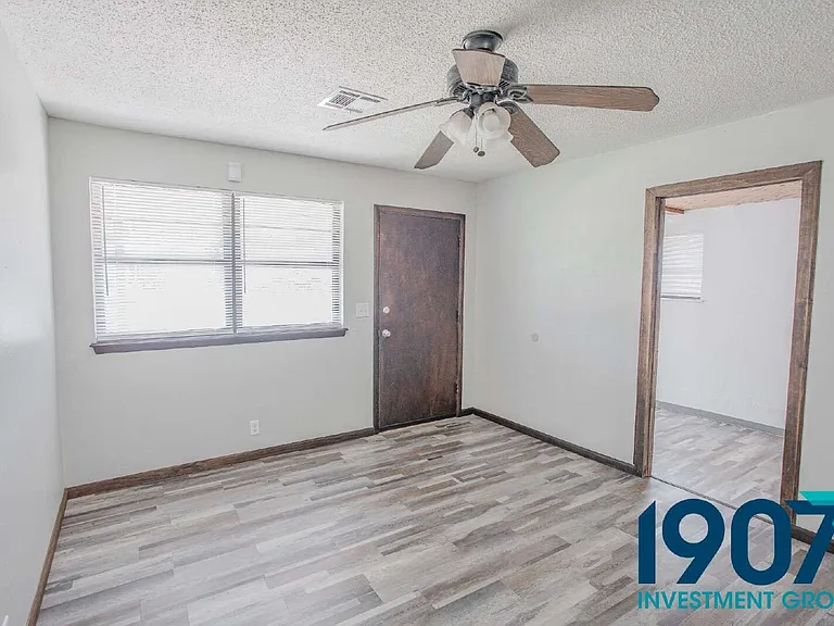 608 N Janeway Ave — Photo 9