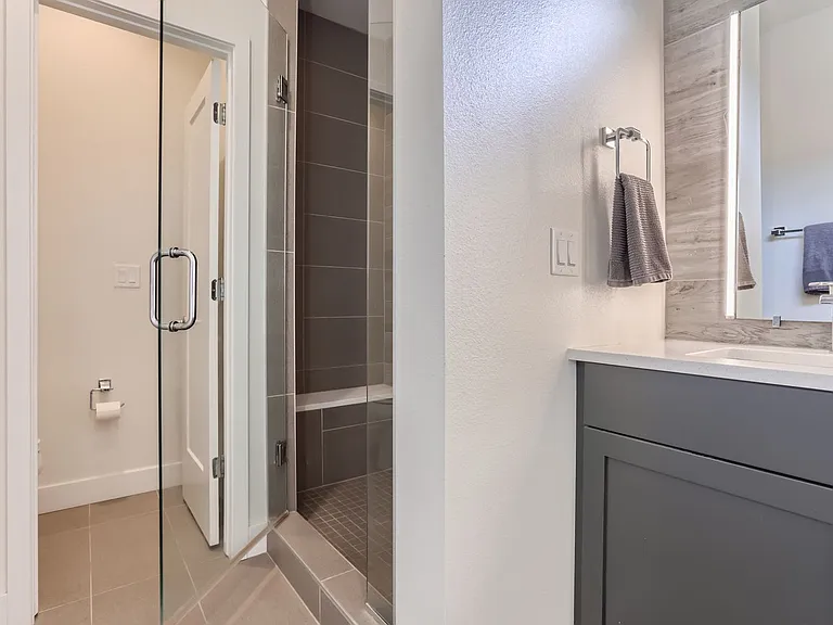 1581 N Perry St — Photo 13