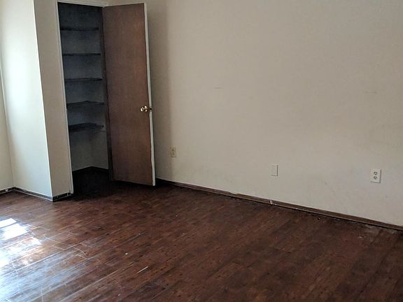 1740 Walker Street Living Room