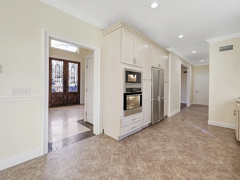 831 Pascack Rd — Photo 6
