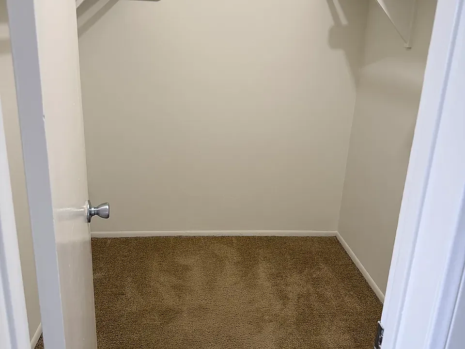 Quiet Park Apartments — Photo 4