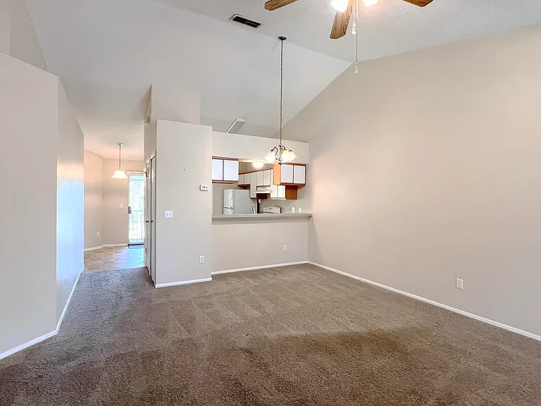 164 Reserve Cir — Photo 8