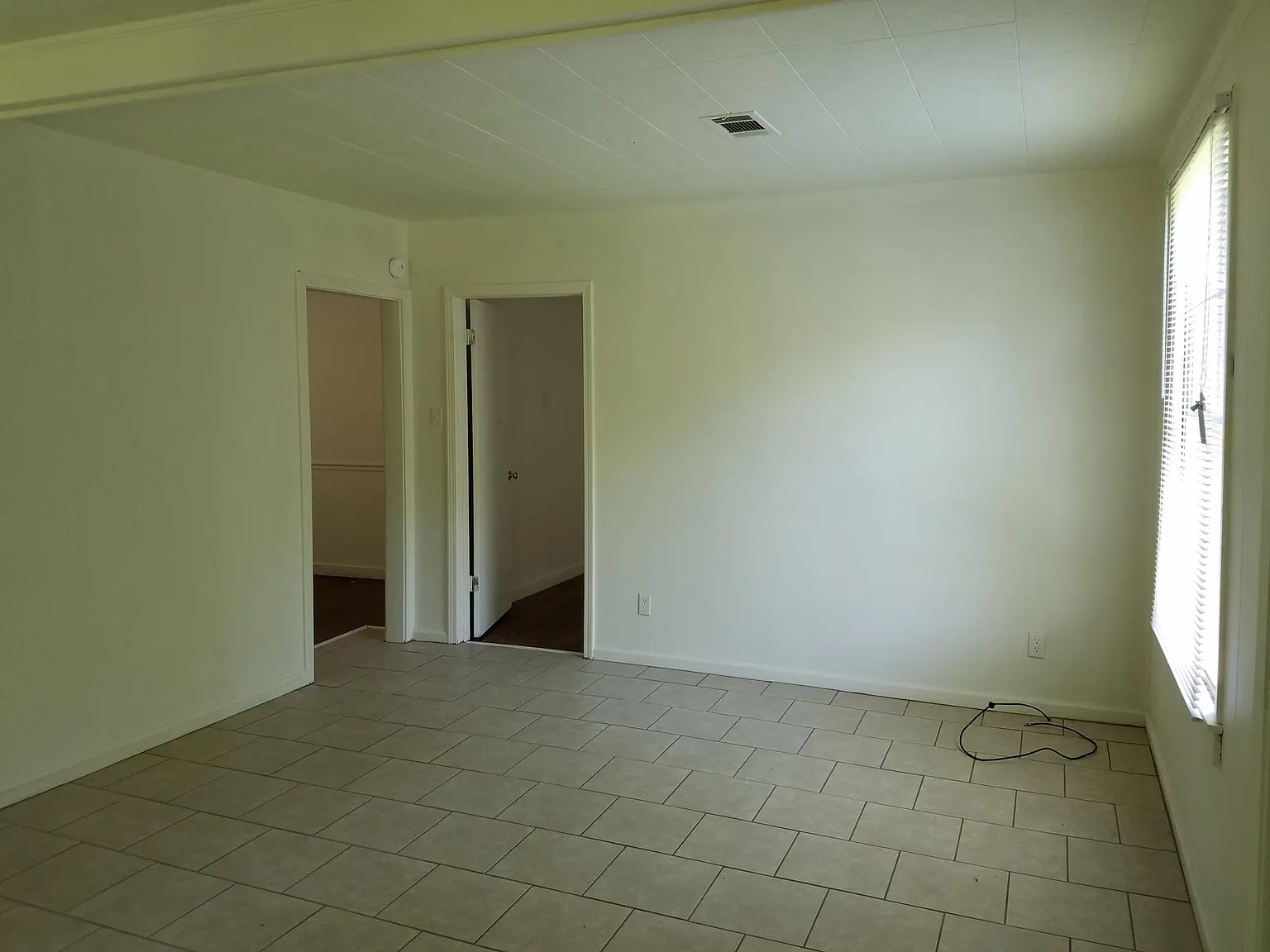 3 bed, $800 — Photo 2