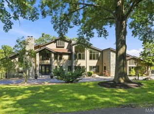 1212 Walnut Hill Farm Dr, Chesterfield, MO 63005