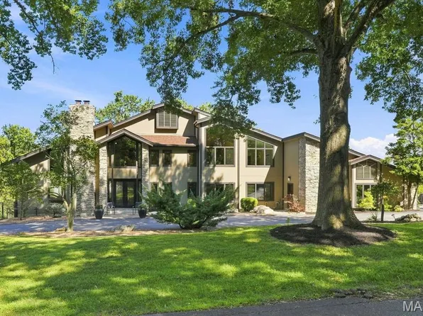 1212 Walnut Hill Farm Dr, Chesterfield, MO 63005