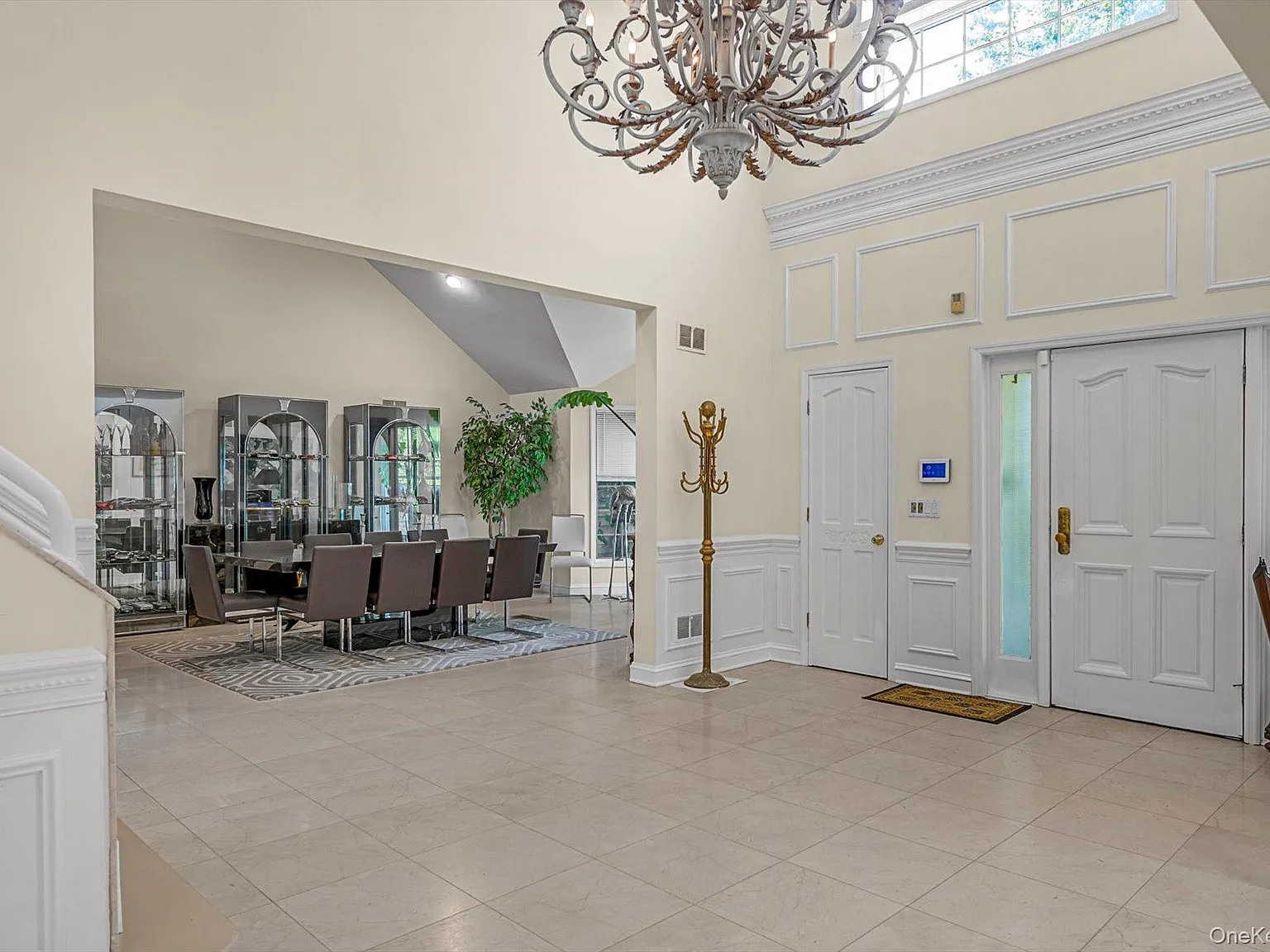5 bed, 5.5 bath, 6000 sqft, $16,500 — Photo 2
