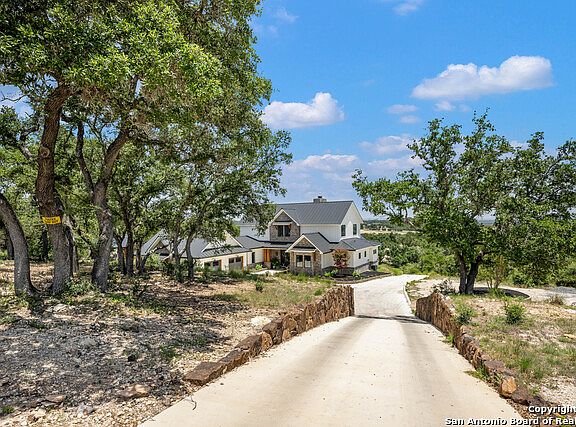 2nd image of 324 Ridgepoint