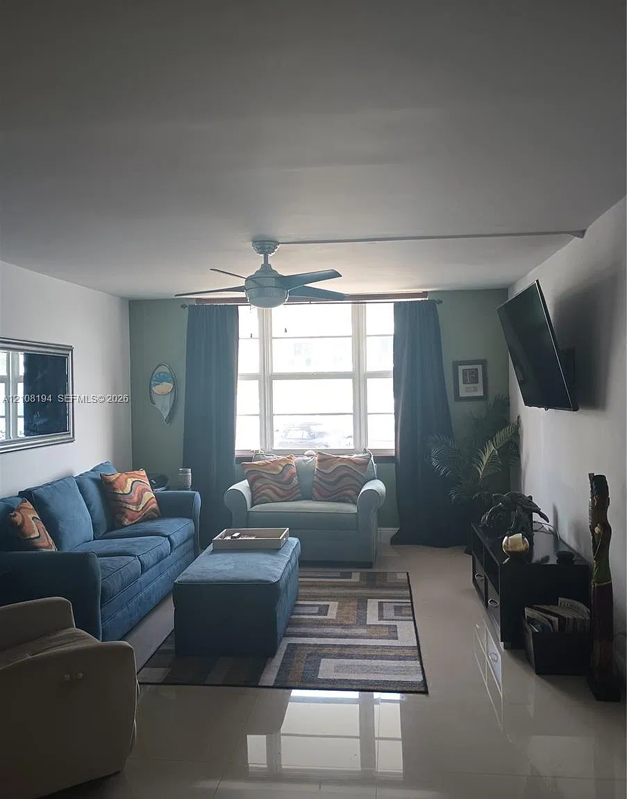 Chelsea Bayview Condo — Photo 4