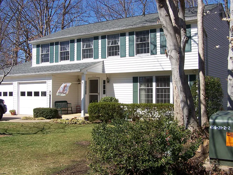 15404 Beachview Dr — Photo 2