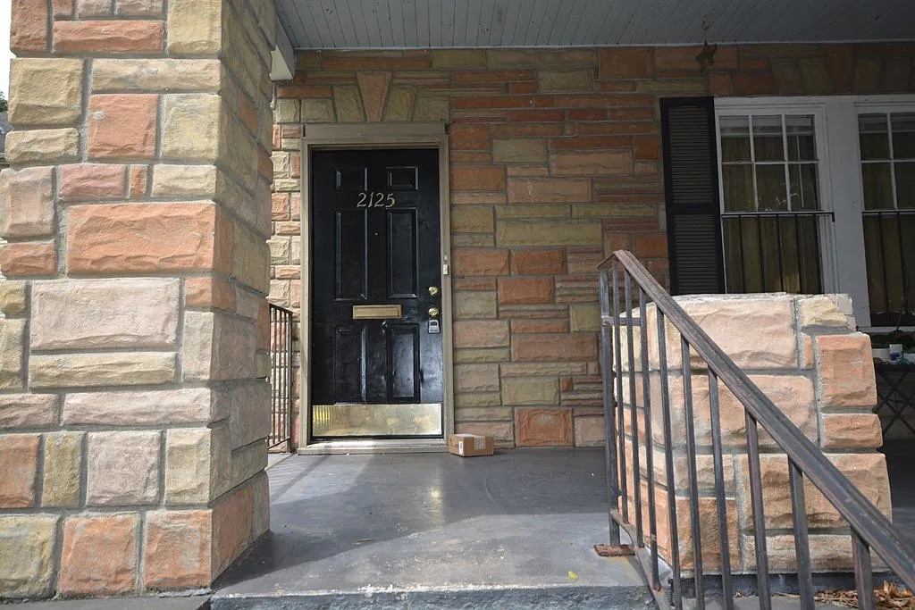 3 bed, 1.0 bath, 1481 sqft, $1,550 — Photo 2