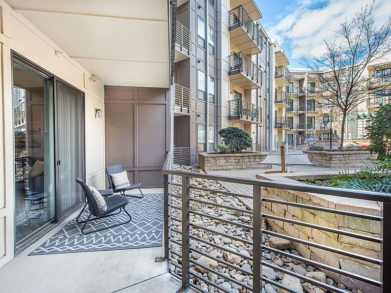 400 Rhett — Photo 17