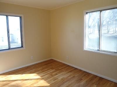 4th image of 105 Woods Ave S
