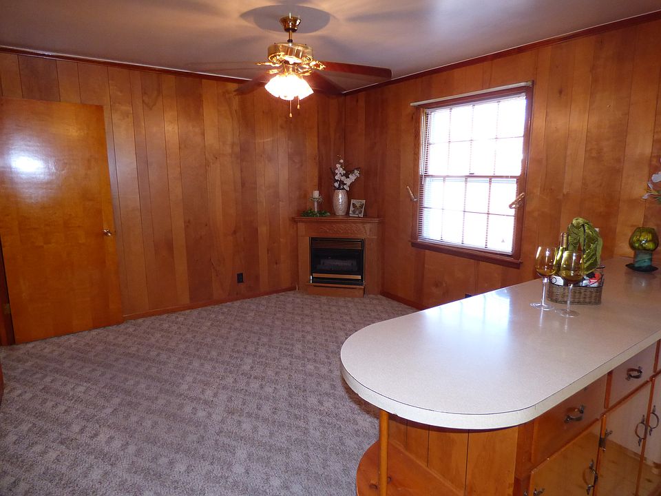 1st image of 127 Lexington Dr