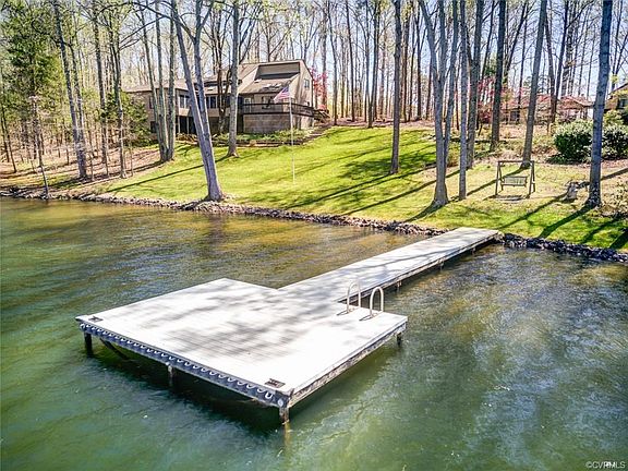 3rd image of 216 Becky Ct