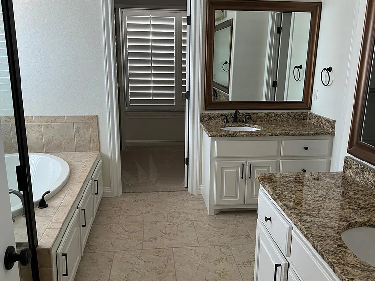 10309 Chicago Ave — Photo 10