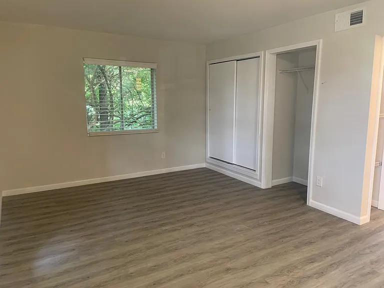 757 Riverview Dr — Photo 3