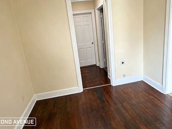 5th image of 2426 Boyle Ave