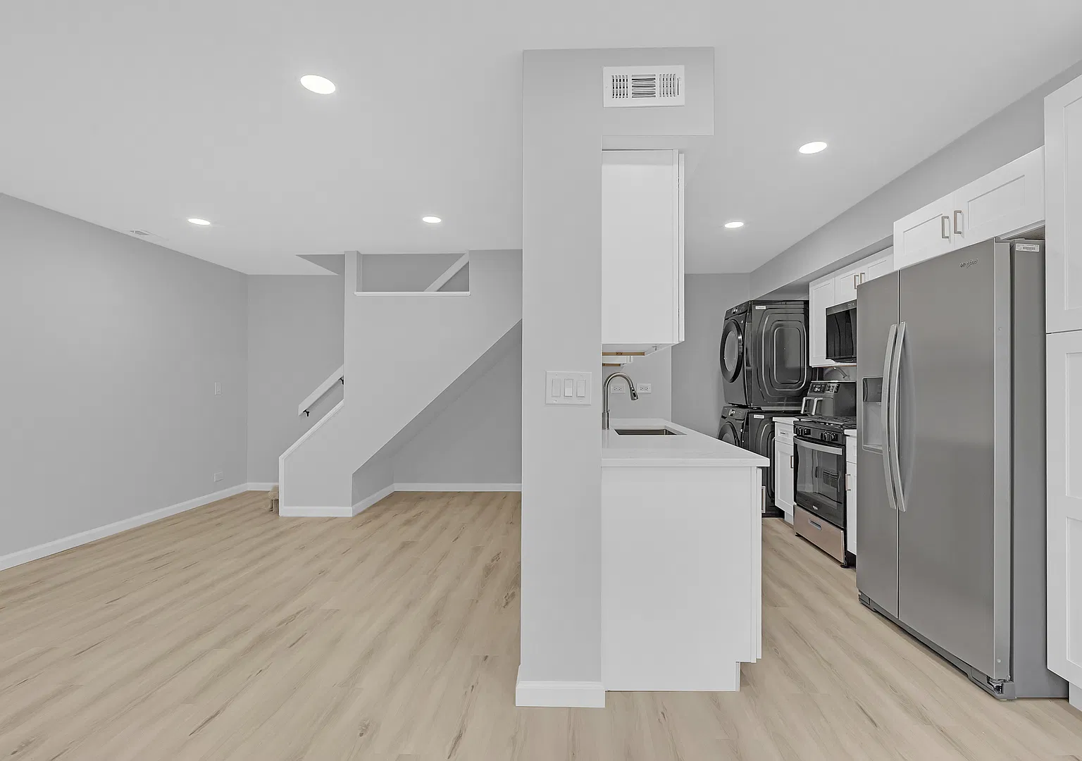 2 bed, 1000 sqft, $2,200 — Photo 4
