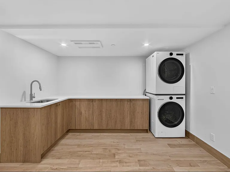 376 Montgomery St #1A — Photo 8