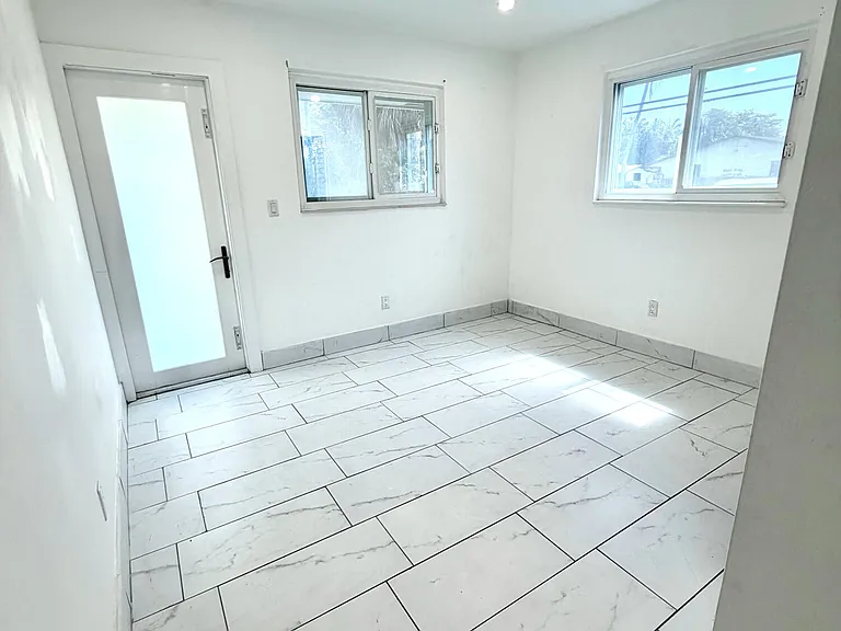 4665 SW 33rd Ave — Photo 8