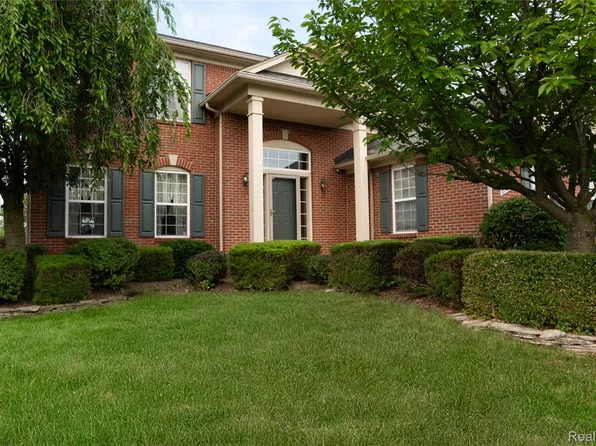 27904 Bluebird Dr, Flat Rock, MI 48134