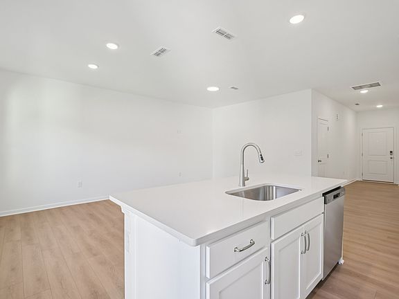 Towns at Crescent Mills - Dogwood Interior Image 3