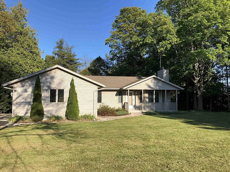 Front of house with large yard.