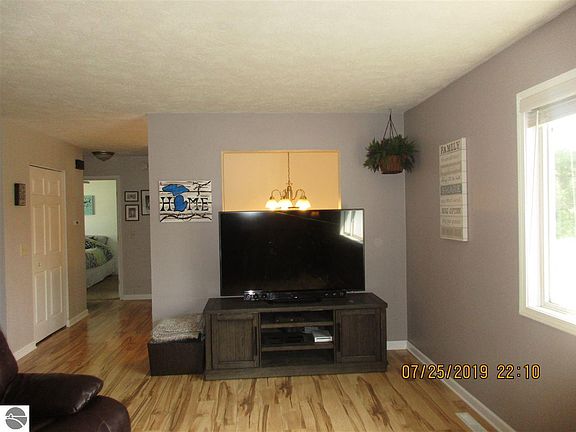 5th image of 18430 Sunrise Dr