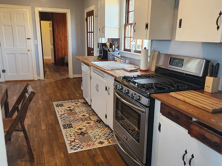 2420 James River Rd — Photo 1