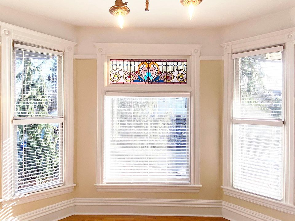 10 Foot Ceilings, Original Fixtures