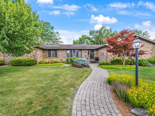 2523 Castlewood Dr, Dyer, IN 46311