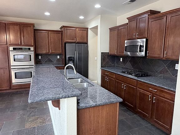 5th image of 615 Royal Windsor Ct